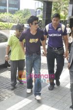 Shahrukh KHan snapped in his KKR T-shirt in Trident, Mumbai on 19th May 2011 (9).JPG